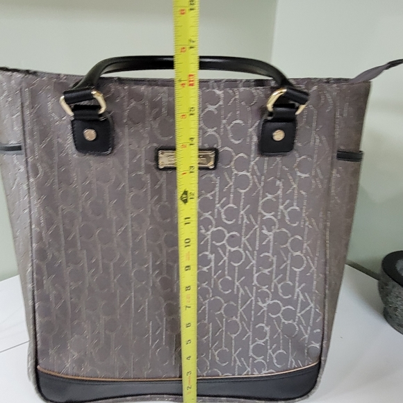 CK CALVIN KLEIN AMAZING SIGNATURE TOTE. LAPTOP BAG, WEEKENDER, CARRY ON, BOOKS - Picture 14 of 16